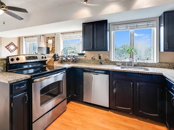 4 Duck Pond Rd APT 235, Beverly, MA 01915