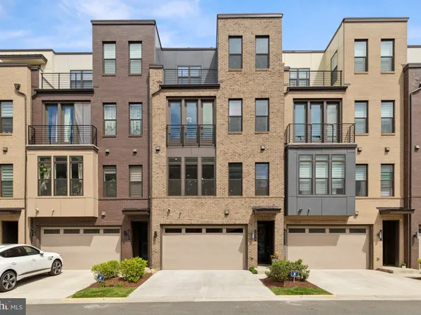 14379 Beckett Glen Cir, Chantilly, VA 20151