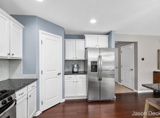 510 Orchard Dr NE, Rockford, MI 49341
