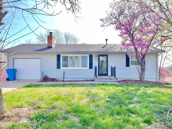 524 Sioux Dr, Ozawkie, KS 66070