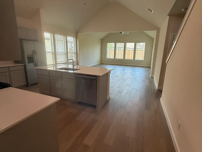 1000 Edgehurst Dr #1000 — Photo 5