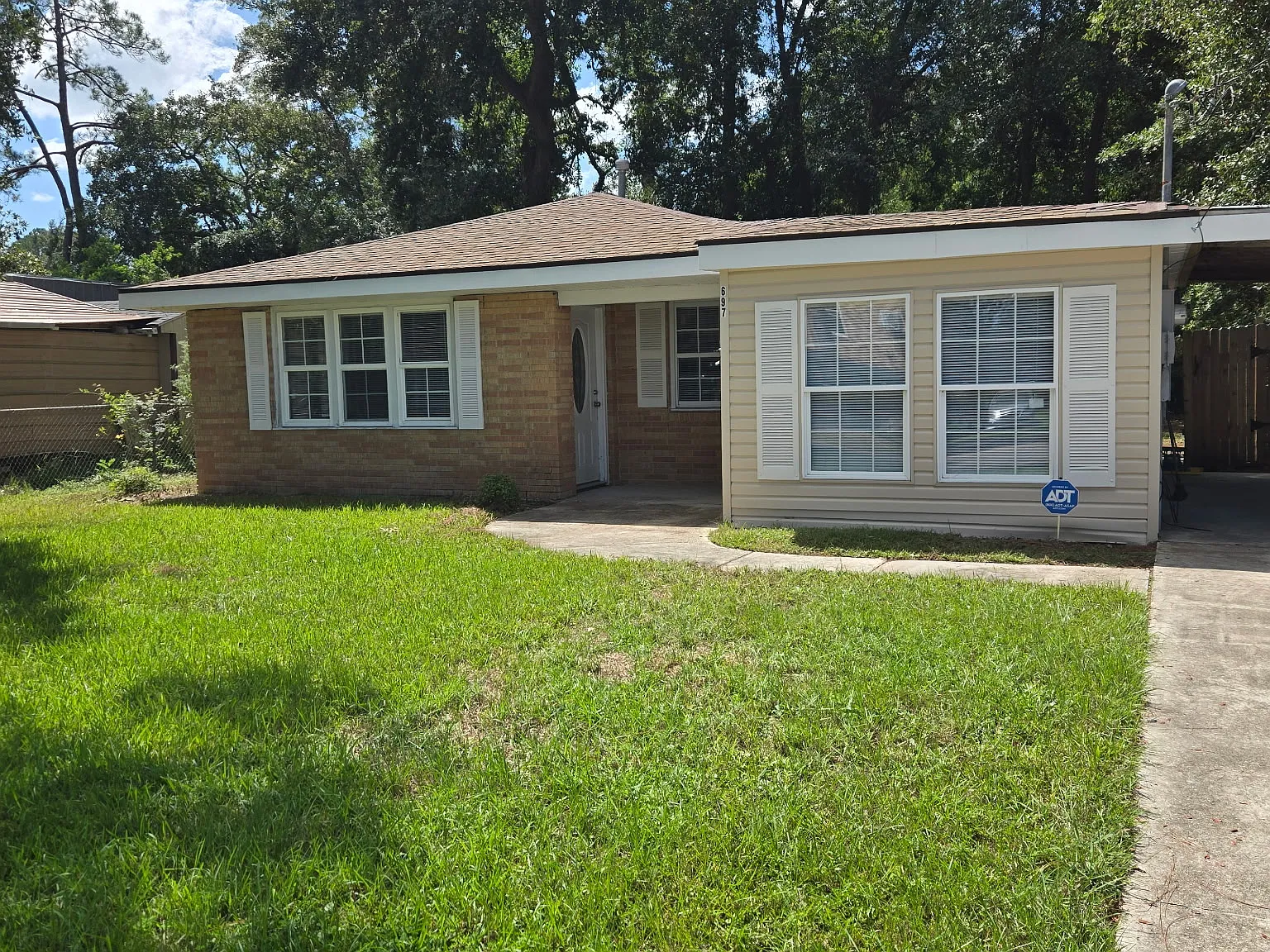 3 bed, 1254 sqft, $1,595 — Photo 1