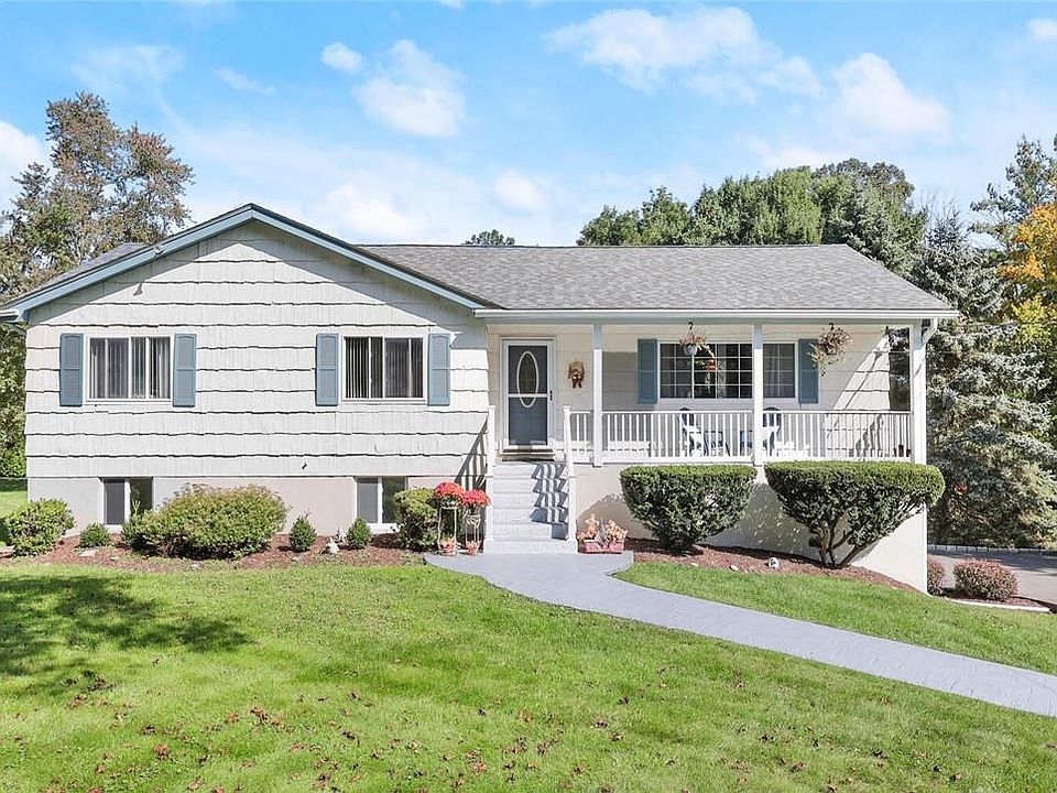 1st image of 828 Heritage Court