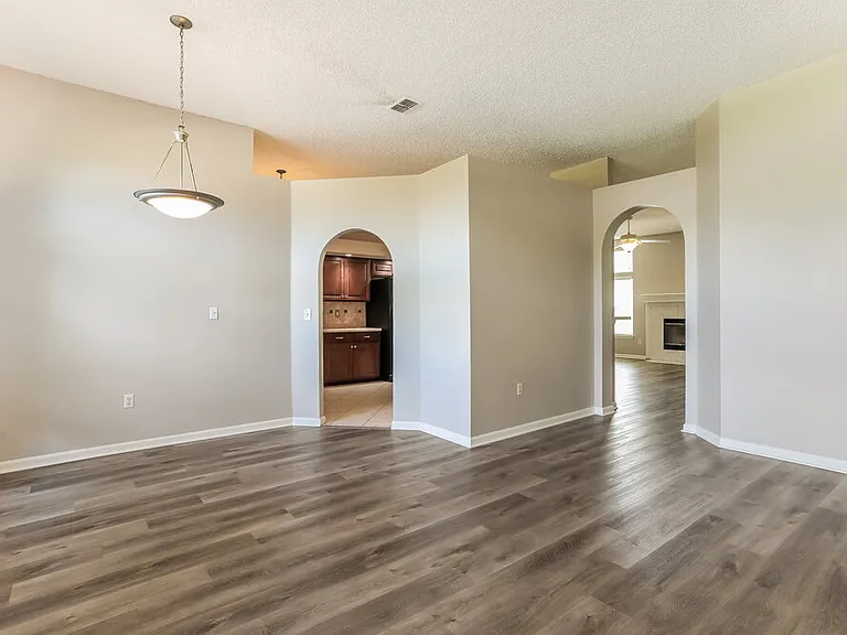 265 Maplewood Dr — Photo 6