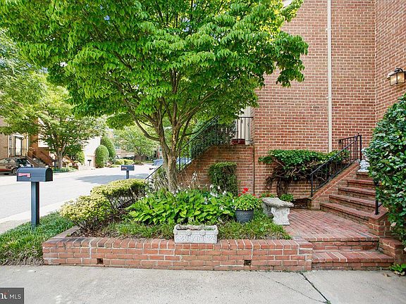 4th image of 1403 McLean Mews Ct