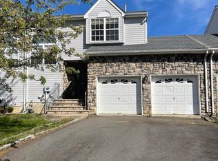 42 Skylark Ct, Marlboro, NJ 07746