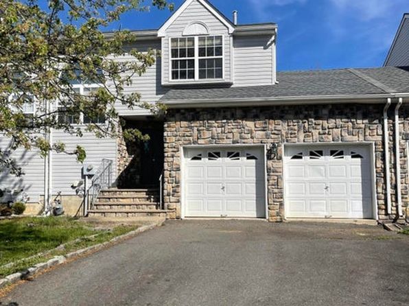 42 Skylark Ct, Marlboro, NJ 07746