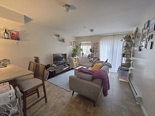 Rented by Voro Purple LLC | media 11