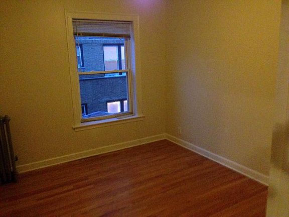 3rd image of 3924 N Pine Grove Ave APT 2E