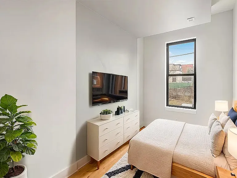 581 Fairview Ave #1L — Photo 6