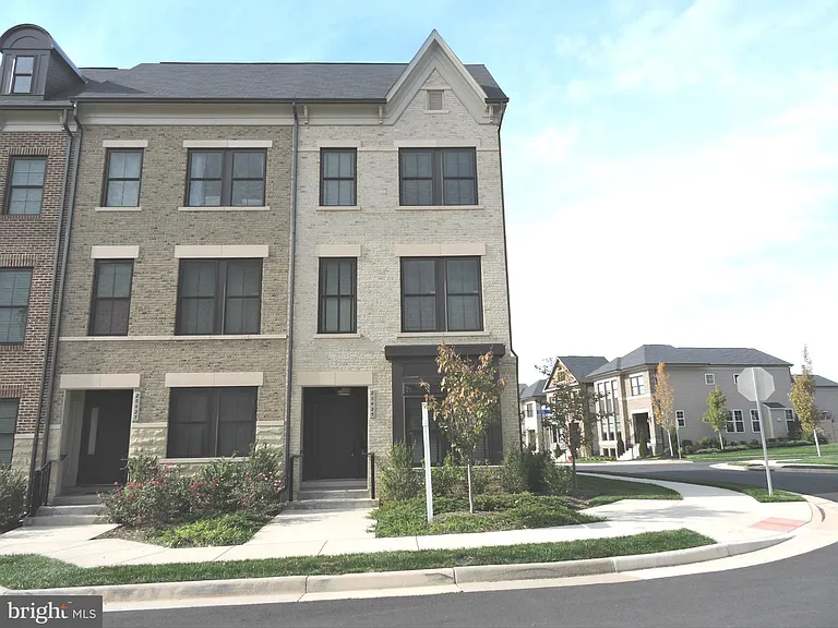 20425 Codman Dr — Photo 35