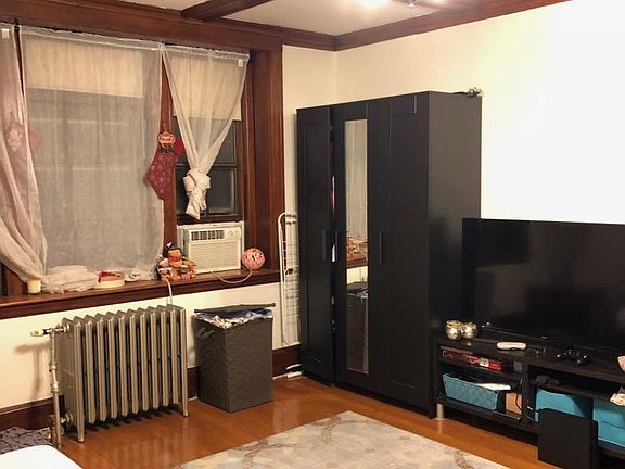 3rd image of 200 Presidents Ln APT 4