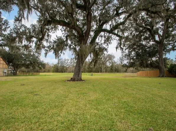 2232 Ridgewood Dr, West Columbia, TX 77486