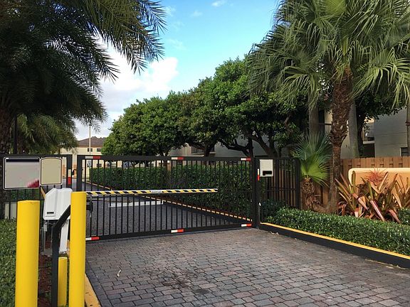 4th image of 11385 NW 7th St APT 103