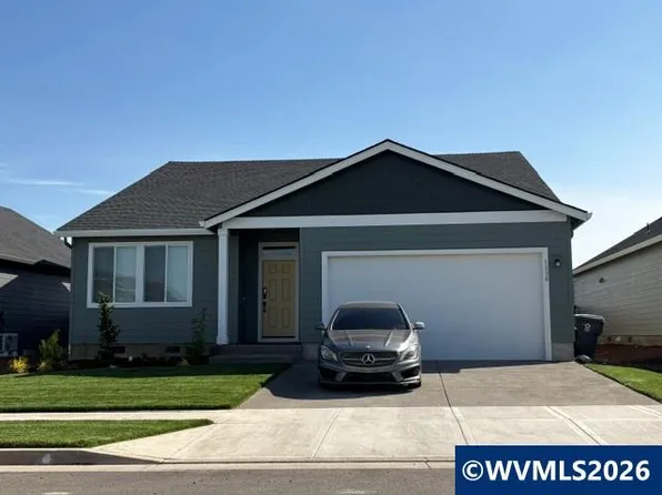 1138 Clemson St, Woodburn, OR 97071