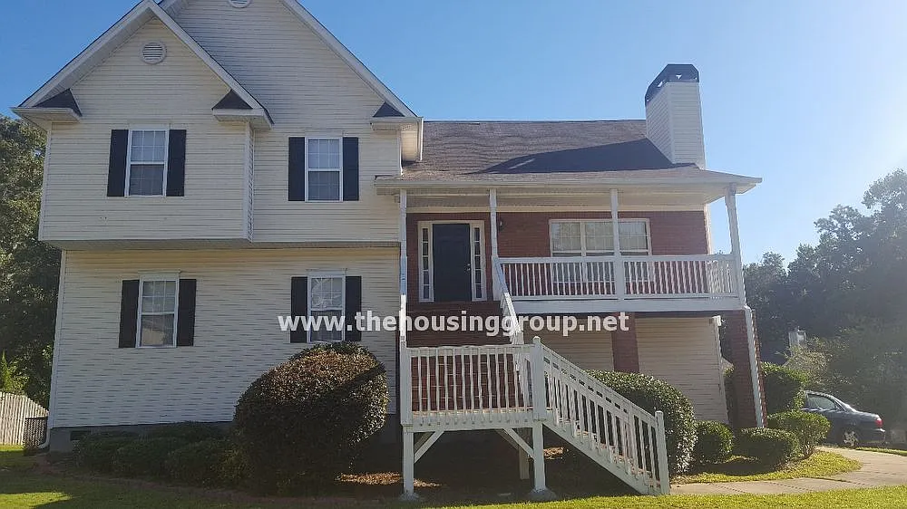 5762 Newnan Cir photo 1