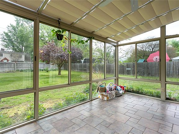 3rd image of 303 Magnolia St