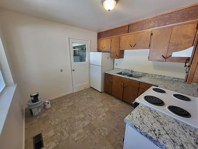 2068 W Sheffield Mnr — Photo 3