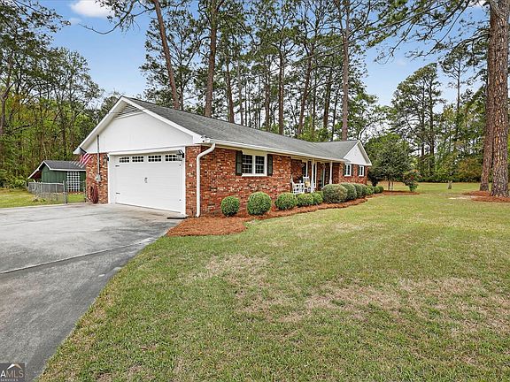 4th image of 511 Lewis St