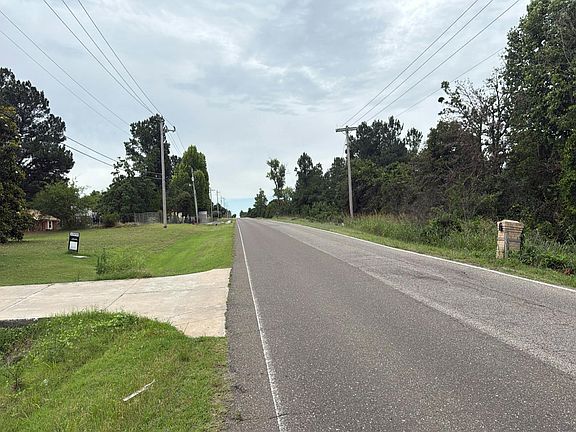 5th image of 600 S Henney Rd