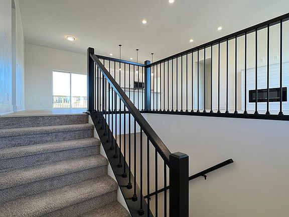 5th image of 1093 Willow Ave
