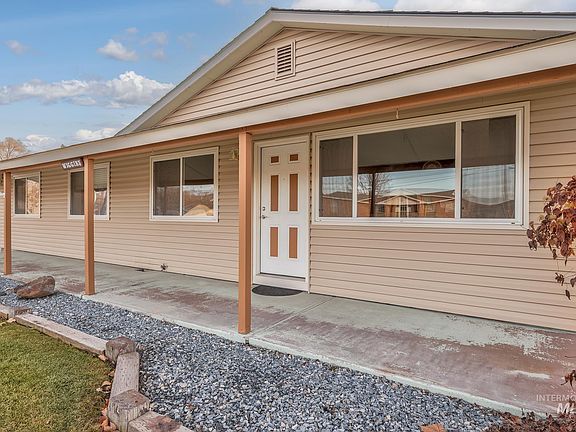 3rd image of 611 W Indianhead Rd