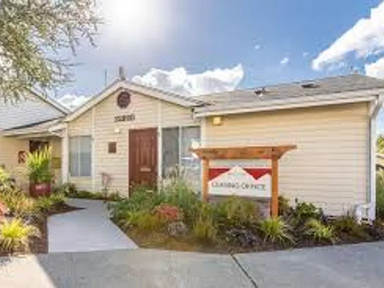 Hillview Apartments — Photo 10