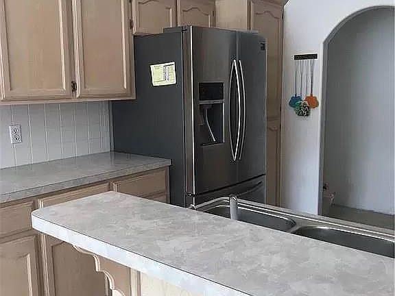 5th image of 821 N 41st St