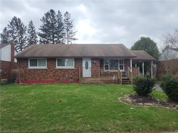 6142 Scott St, Niagara Falls, ON L2E 3B5