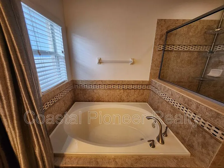 11404 Holmbridge Ln — Photo 55