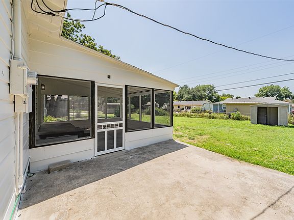 4th image of 749 W Redbud Dr