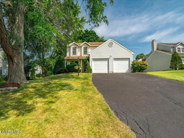 30 Mapleridge Avenue, Halfmoon, NY 12065