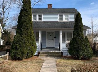 22 Cross Ln, Cos Cob, CT 06807