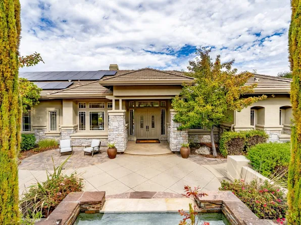 27530 Crowne Point Ln, Salinas, CA 93908