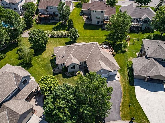 2nd image of 9464 White Oaks Ct