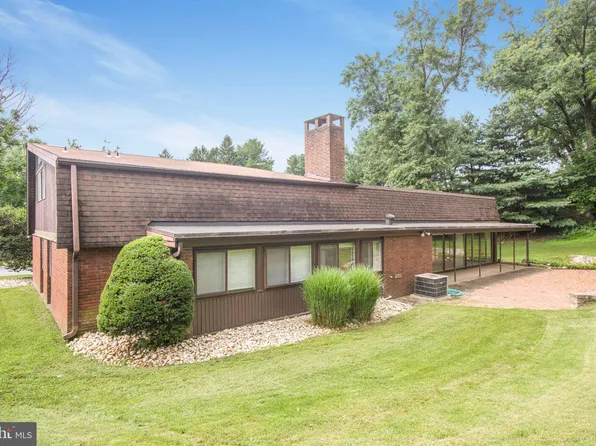 3406 Woodvalley Dr, Pikesville, MD 21208