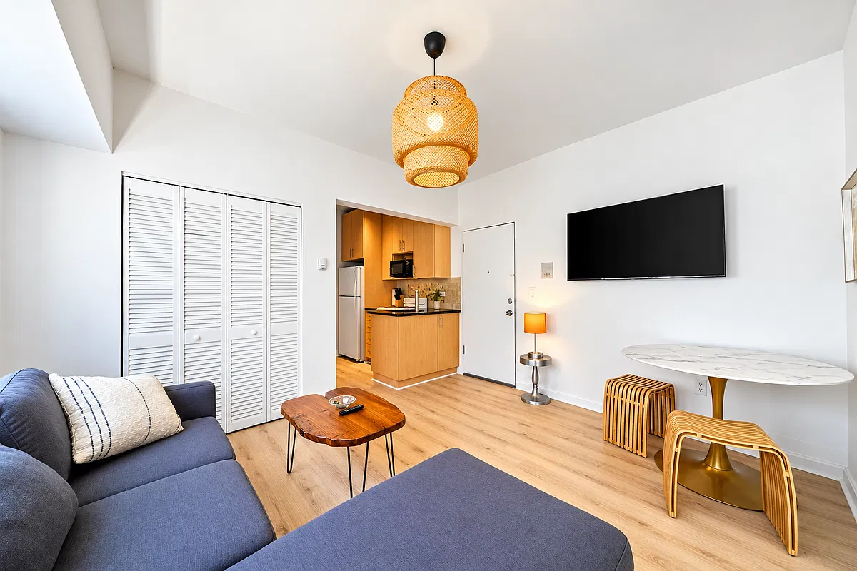 2 bed, 1.0 bath, 700 sqft, $2,500 — Photo 1