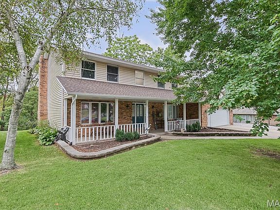 3rd image of 28 Clark Dr