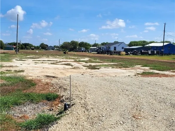 1202 W Dallas Ave, Seadrift, TX 77983