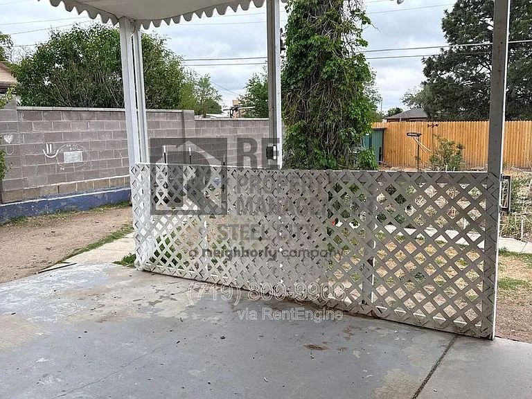 1222 E 3rd St — Photo 19