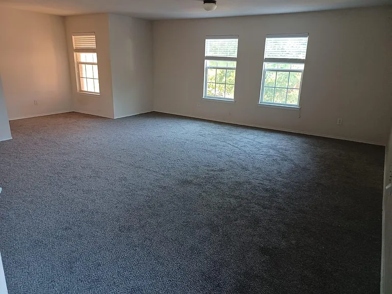 1728 Thorntree Ln — Photo 16