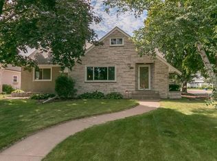 1040 Iowa Ave W, Saint Paul, MN 55117