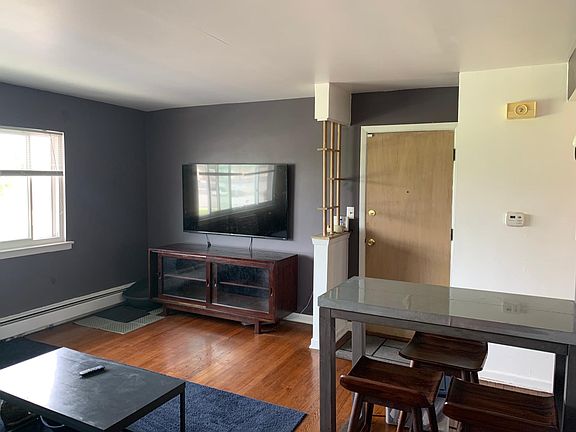 Spacious Living Room W/Grey Accent Walls