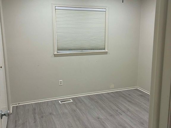 3rd image of 3115 Franklin Park Dr