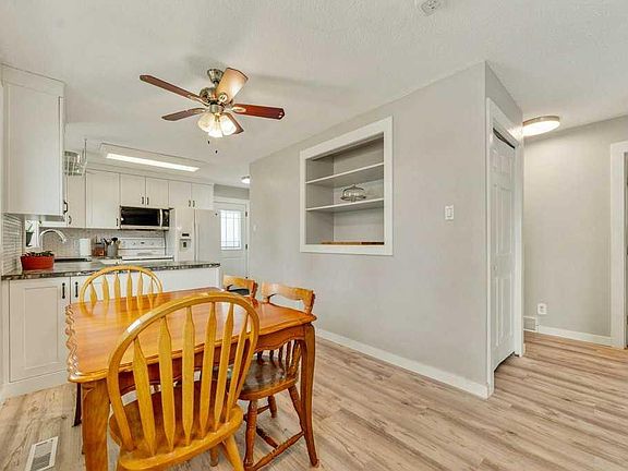 3rd image of 218 McDermott Rd