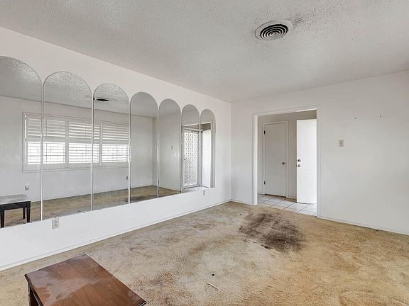 4th image of 4629 Locust Ave