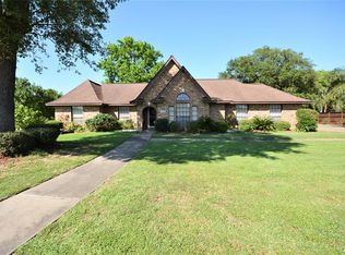 701 Walnut St, Lake Jackson, TX 77566