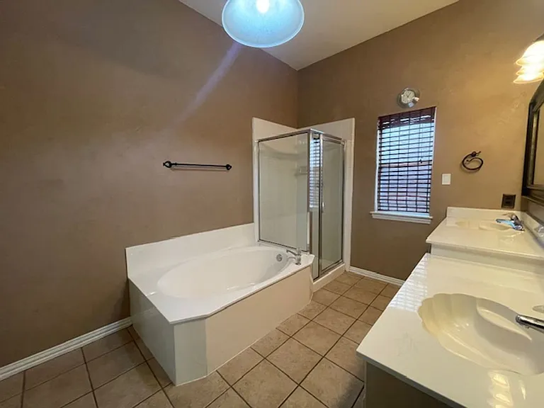 408 Hideaway Ct — Photo 24