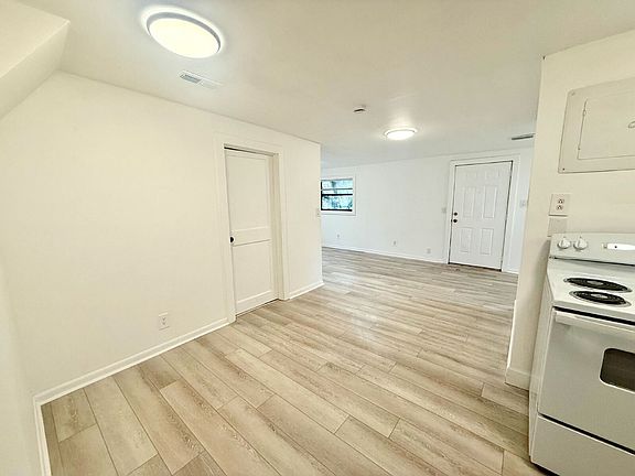 5th image of 1077 Willow Branch Ave