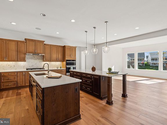 5th image of 121 Nandina Pl
